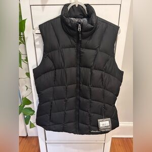 NWT Eddie Bauer women’s medium black classic down puffer vest w/adjustable snaps